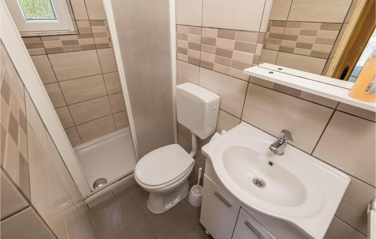 1 Bedroom Amazing Apartment In Kampor Kültér fotó