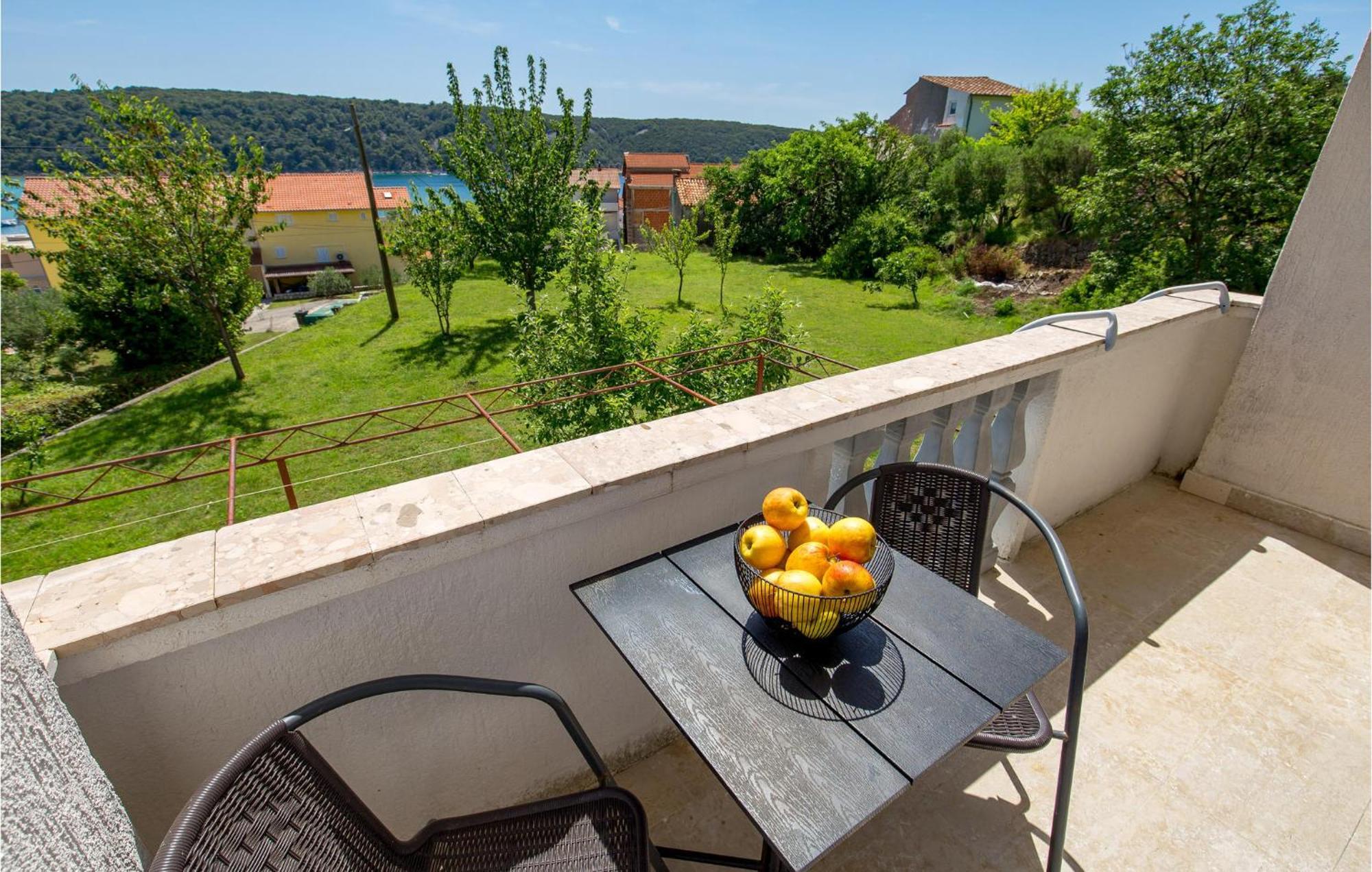 1 Bedroom Amazing Apartment In Kampor Kültér fotó