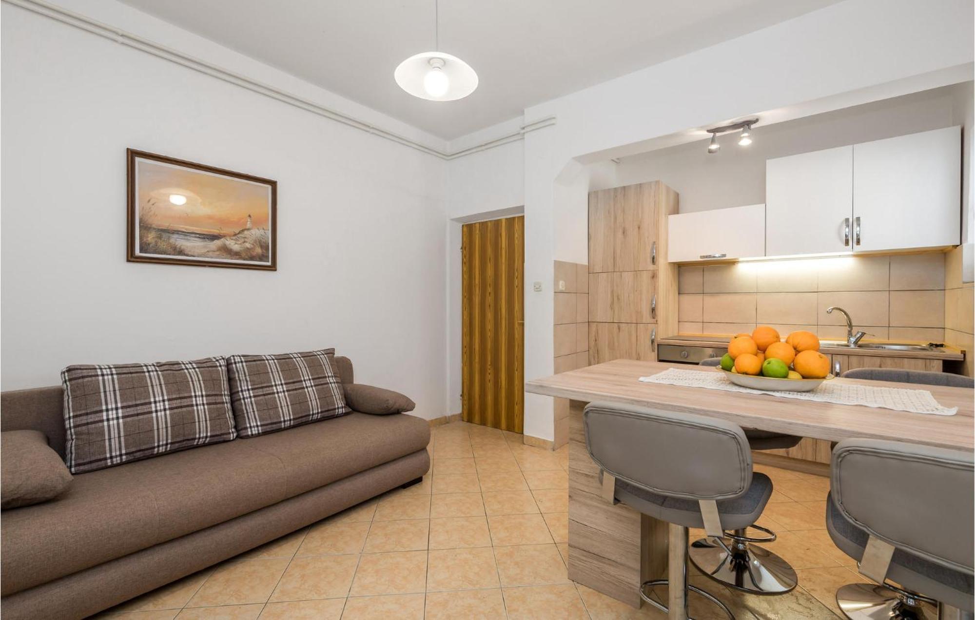 1 Bedroom Amazing Apartment In Kampor Kültér fotó