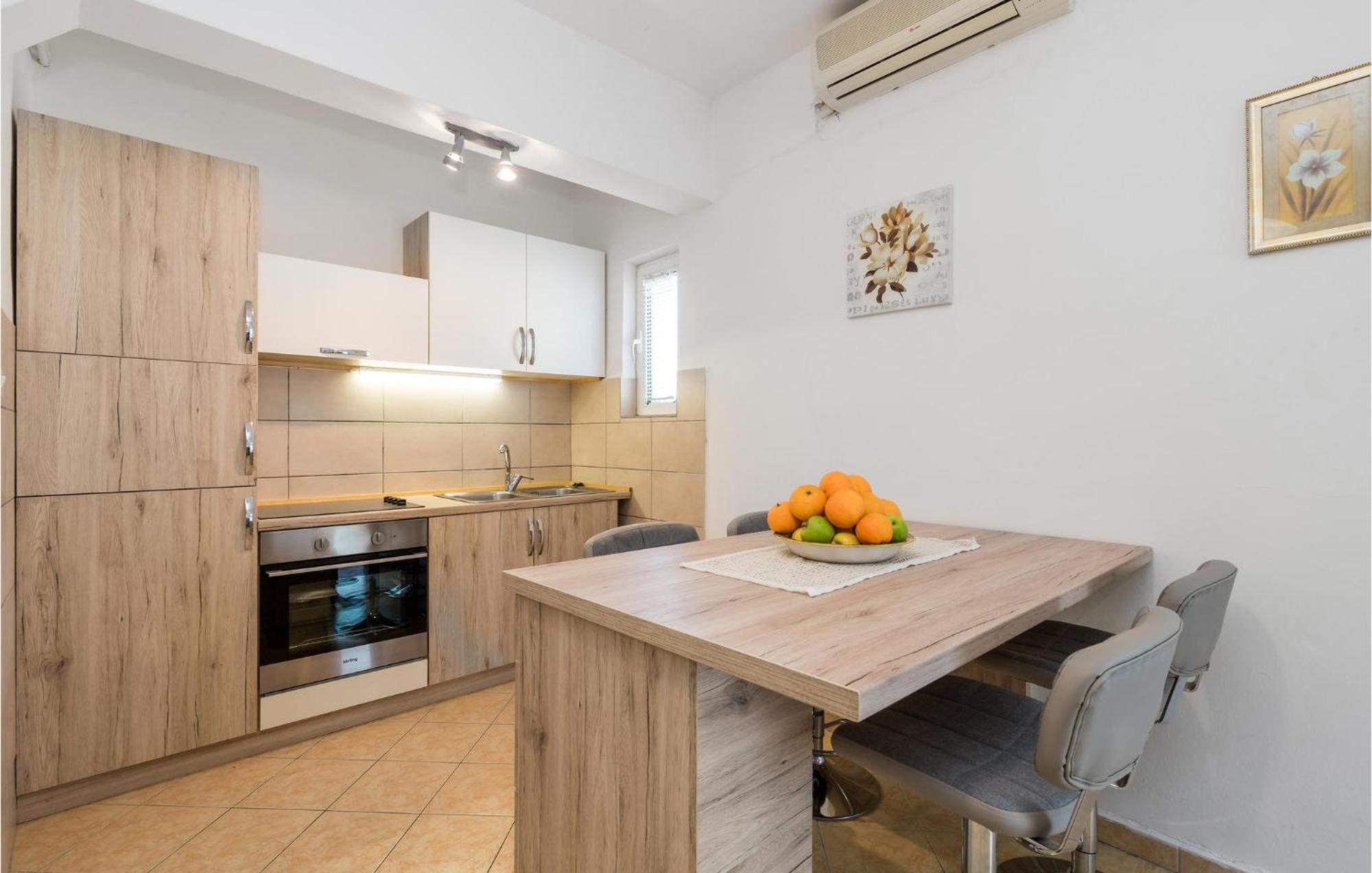 1 Bedroom Amazing Apartment In Kampor Kültér fotó